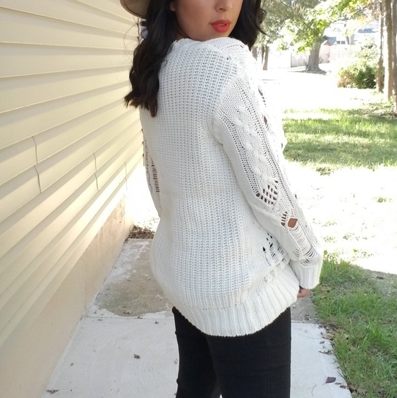 𝙇𝘼𝙎𝙏 𝙊𝙉𝙀 |ROSÉ ALL DAY IVORY FRINGE SWEATER - Picture 3 of 15